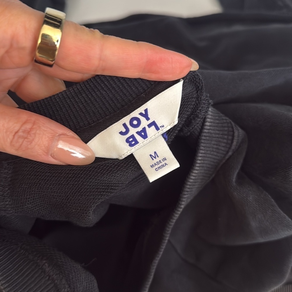 JoyLab Cropped Distressed Crew Neck Black Sweatshirt Size Medium - Picture 7 of 8